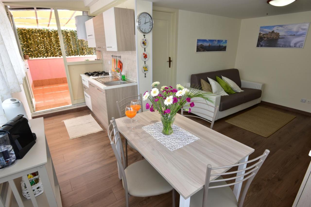 La Petite Maison آتْشّي كاستيلّو المظهر الخارجي الصورة